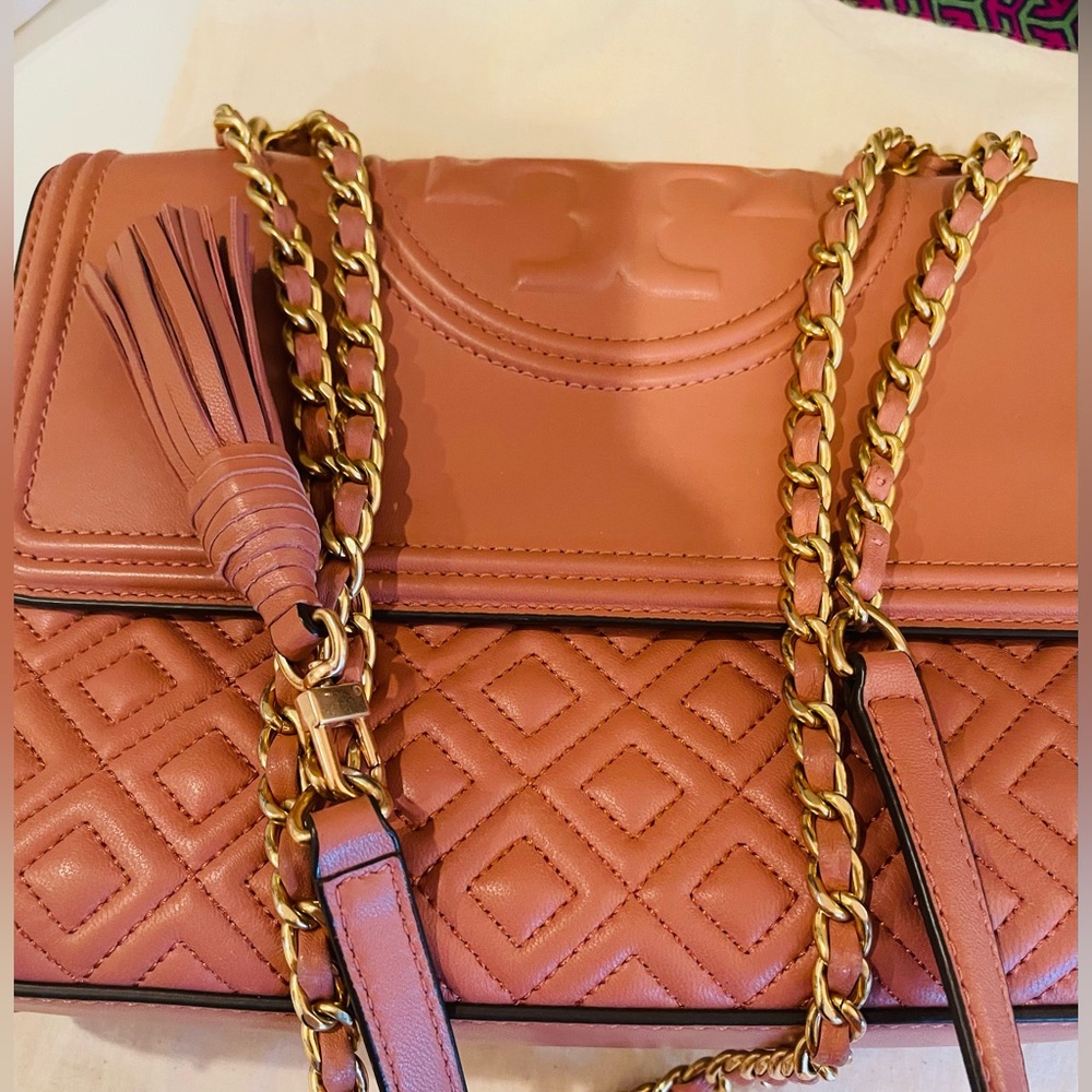💕Authentic Tory Burch Fleming💕convertible shoulder bag. In excellent condition